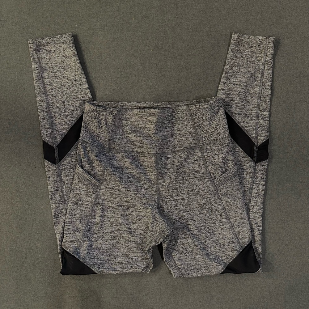 Small forever 21 Grey and black sportswear leggings #activewear